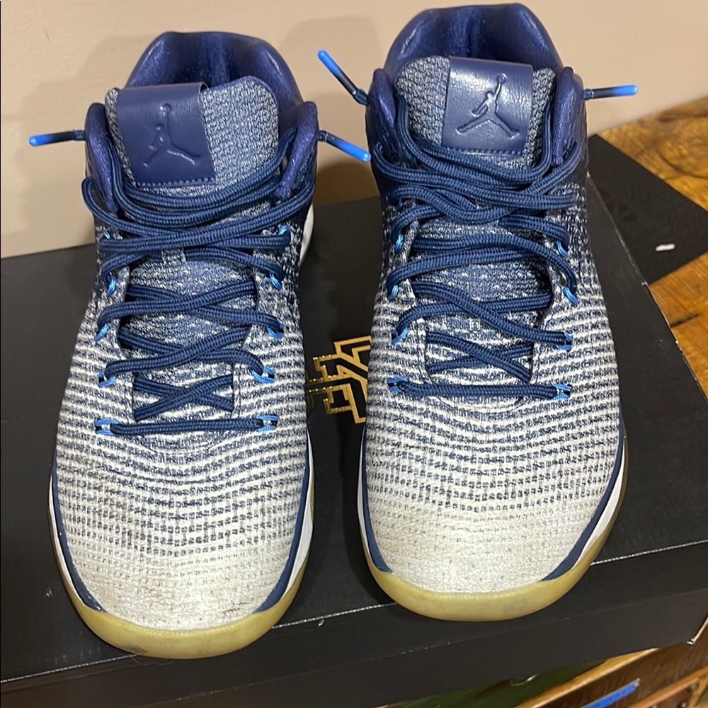 AIR JORDAN XXX1 BHM MIDNIGHT NAVY 
VERY LIGHTLY USED Mens 11.5